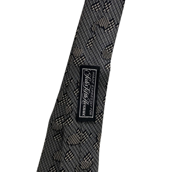 Saks Fifth Avenue Gray Abstract Design Men’s Necktie. - Picture 3 of 4